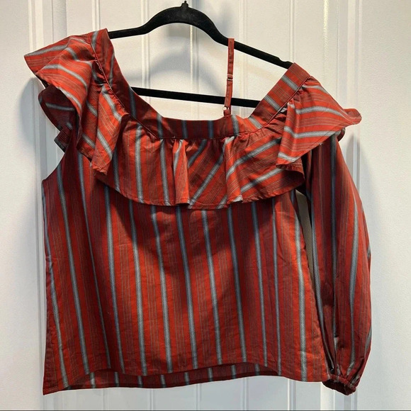 J.O.A. Los Angeles maroon blouse. One long sleeve. Size Medium. - Picture 4 of 5